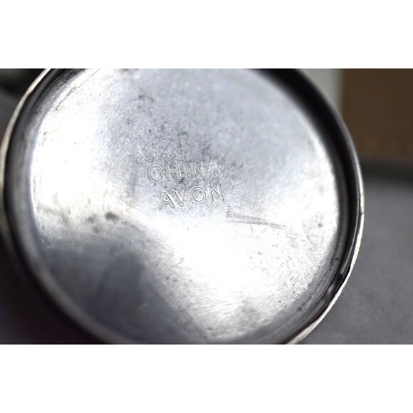 Vintage Avon Mother Of Pearl Face White Leather Band New Battery Watch - Picture 4 of 4